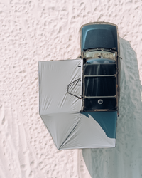 James Baroud Falcon 270° Markise. Einfacher Aufbau und ohne Stützen. Bild von oben. Ganze Fläche zu sehen.