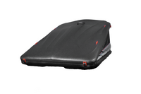 James Baroud Hartschalen-Dachzelt Odyssey Magma Produktfoto. Eine Seite eingeklappt. Decke des Dachzeltes mit Lüfter ist zu sehen.