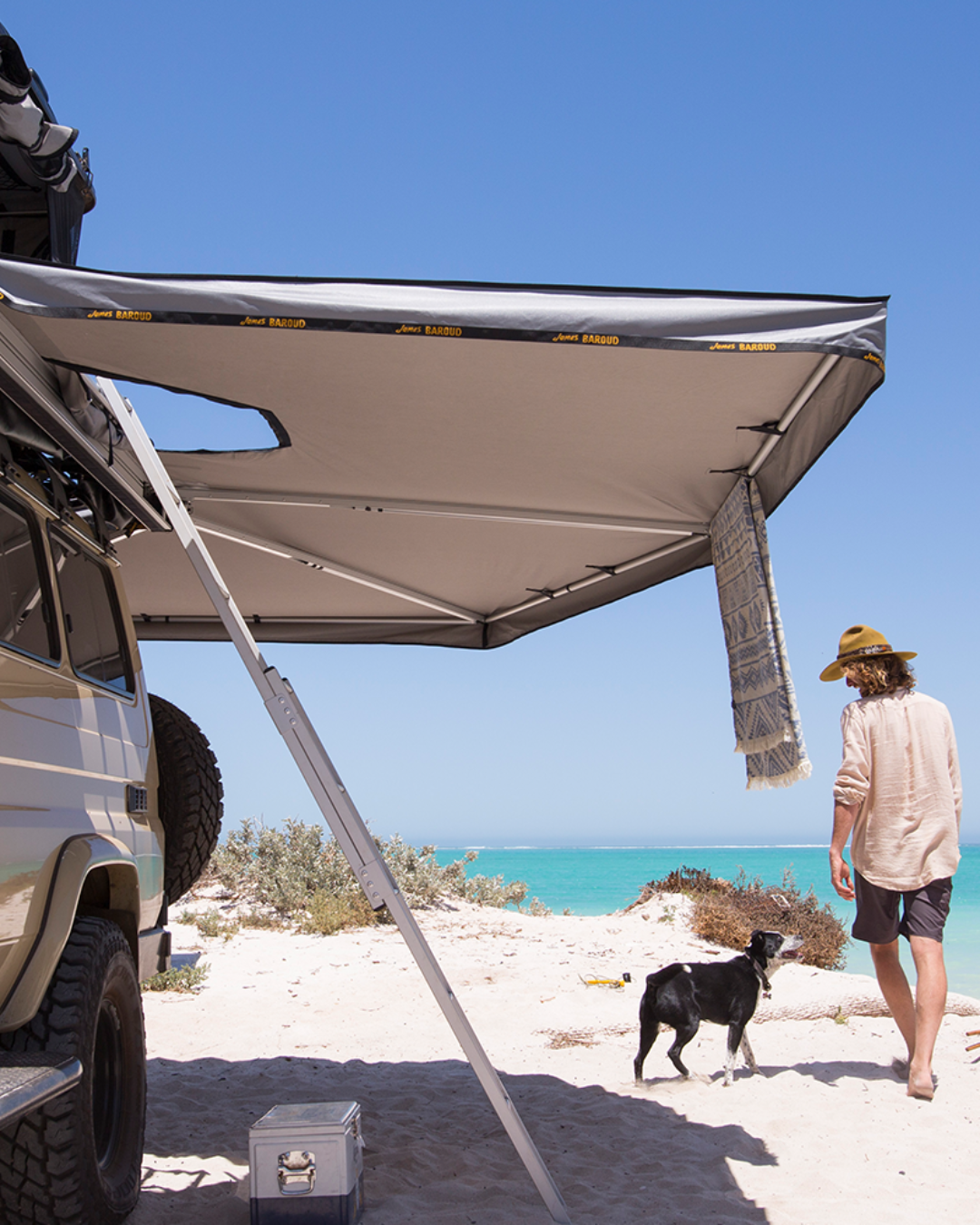 James Baroud Falcon 270° Markise. Dachzeltzugang offen.