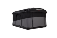 James Baroud Hartschalen-Dachzelt Evasion schwarz Produktfoto. Aufgebaut. Von der Seite. Fenster und Einstieg geschlossen.