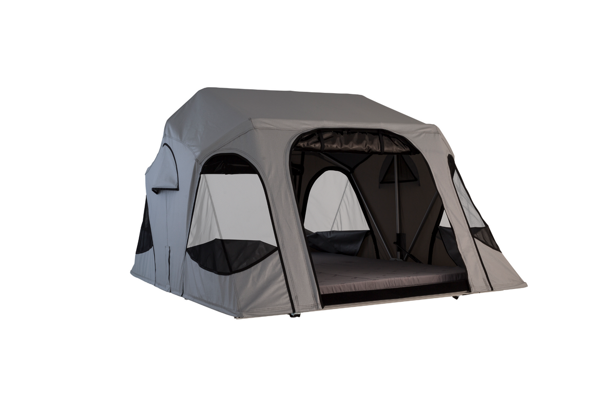 James Baroud Stoff-Dachzelt Vision. Produktfoto von der Seite. Mit offenen Fenstern. Eingangsbereich.