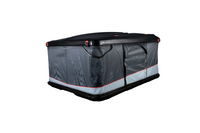 James Baroud Hartschalen-Dachzelt Odyssey Magma Produktfoto. Aufgebaut. Von der Seite. Fenster verschlossen.