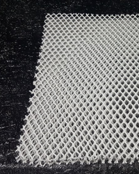 Detail der Wohlfühlunterlage der James Baroud Dachzelte. Von oben. Aufbau und Dicke.