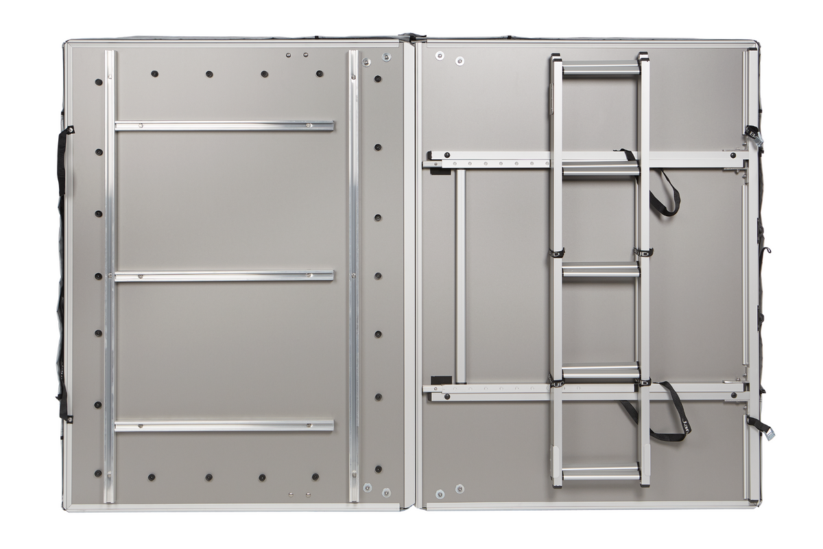 James Baroud Stoff-Dachzelt Vision. Produktfoto von unten. Boden des Dachzeltes. Befestigungsschienen und Montierte Leiter.