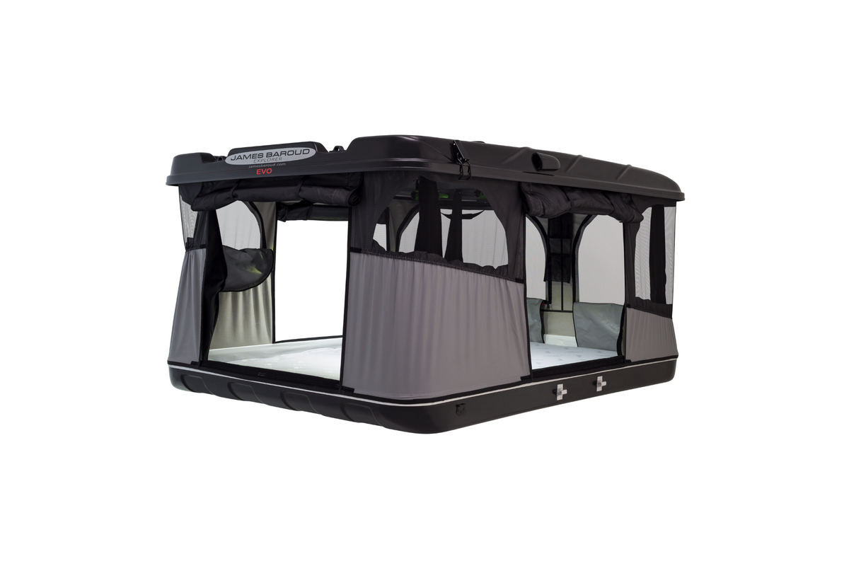 James Baroud Hartschalen-Dachzelt Explorer schwarz Produktfoto. Aufgebaut. Von der Seite. Fenster und Einstieg geöffnet.