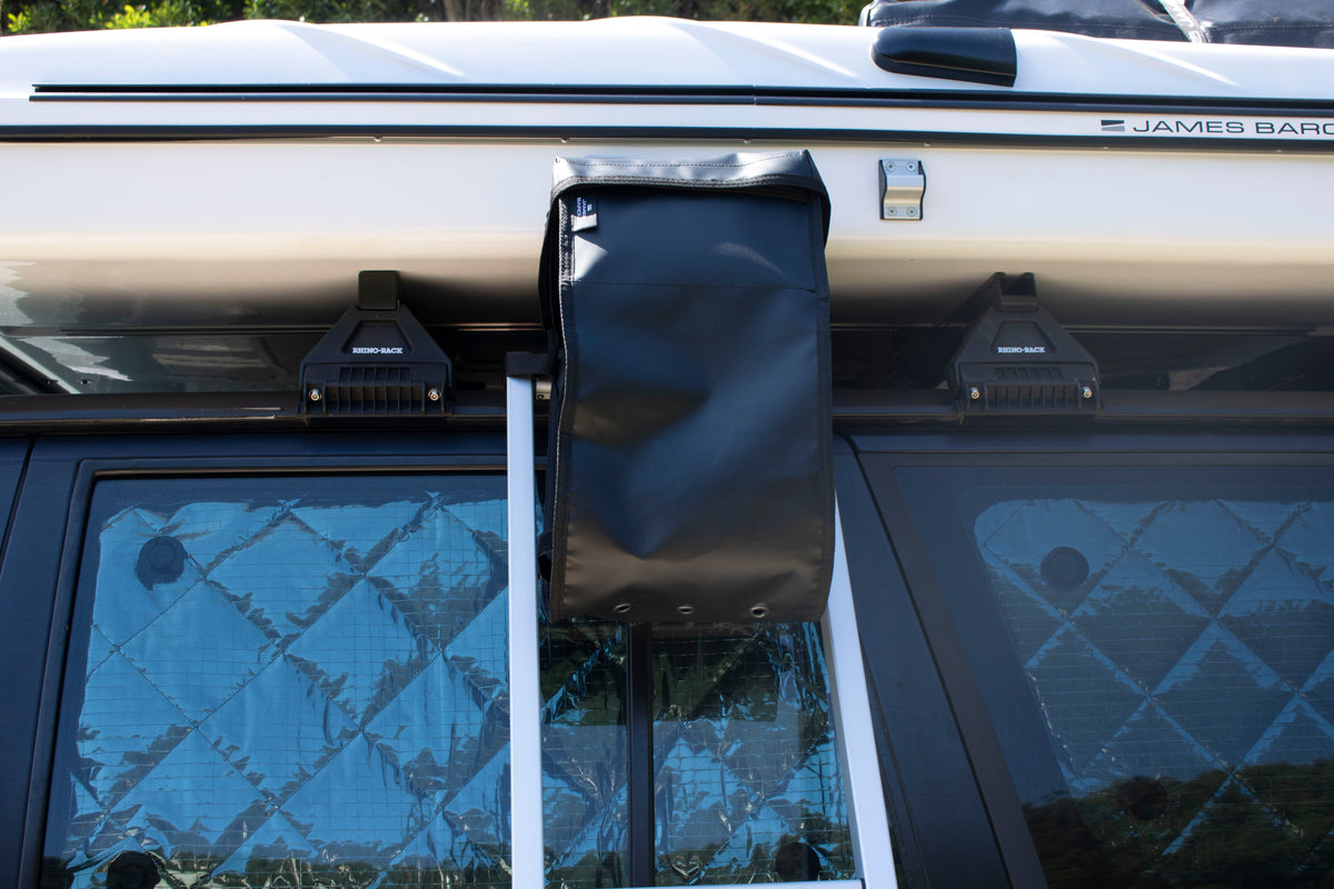 James Baroud Schuhtasche montiert an einem Dachzelt.