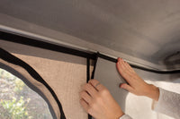 Moontage der Thermoisolierung in einem James Baroud Dachzelt. Einfache Installlation.