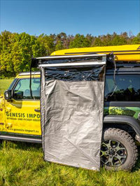 James Baroud Duschkabine am Dachzelt befestigt und aufgebaut.