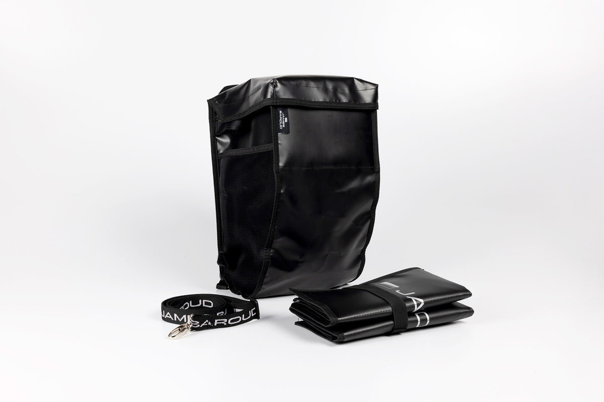 Lieferumfang der Schuhtasche. Mit Schuhtasche, Band zum Anufhängen und Fußmattte/Fußabstreifer.