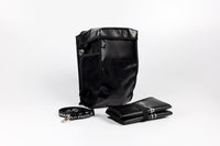 Lieferumfang der Schuhtasche. Mit Schuhtasche, Band zum Anufhängen und Fußmattte/Fußabstreifer.