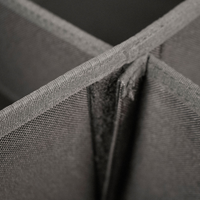 Detail der James Baroud Aufbewahrungsbox Trennwönde. Fächer mit Kletttverschluss ausgestattet.